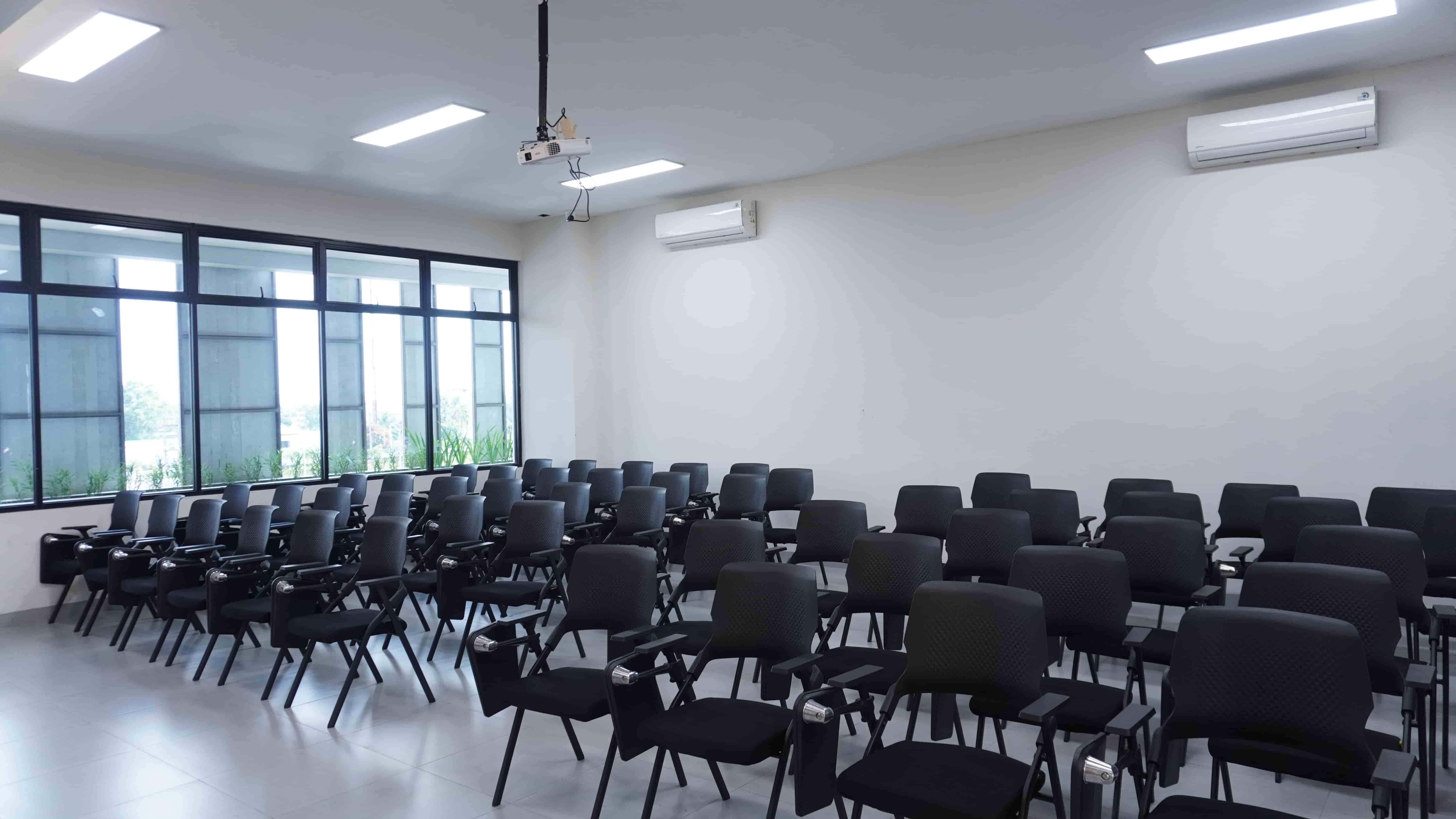 Ruang Kuliah Reguler & Presentasi